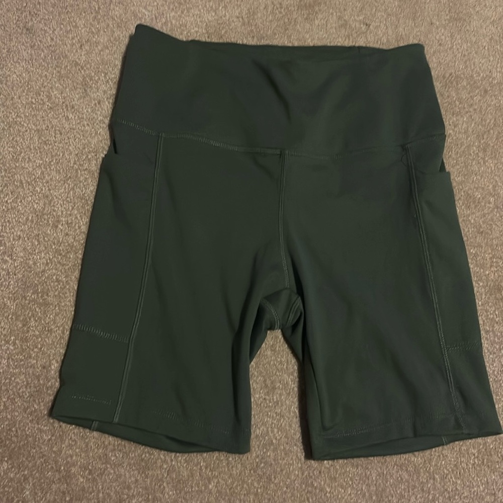 Danskin Shorts Green Size Small